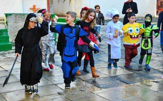 Niños disfrazados en Purim