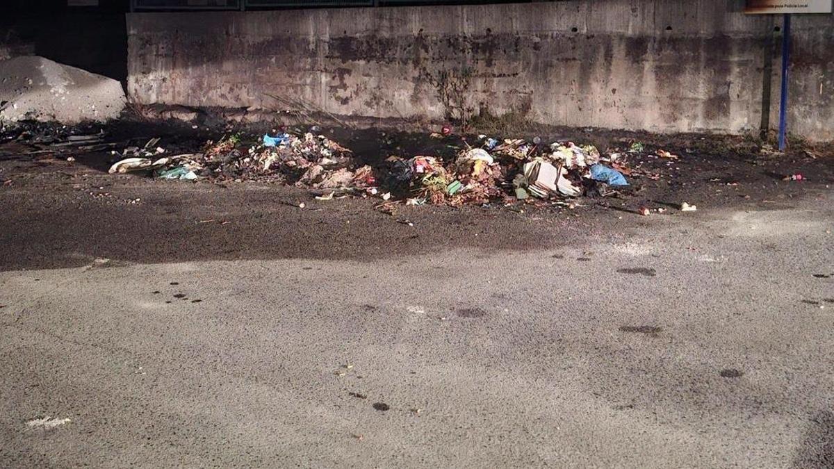 Zona quemada en las inmediaciones del cementerio de Lérez.