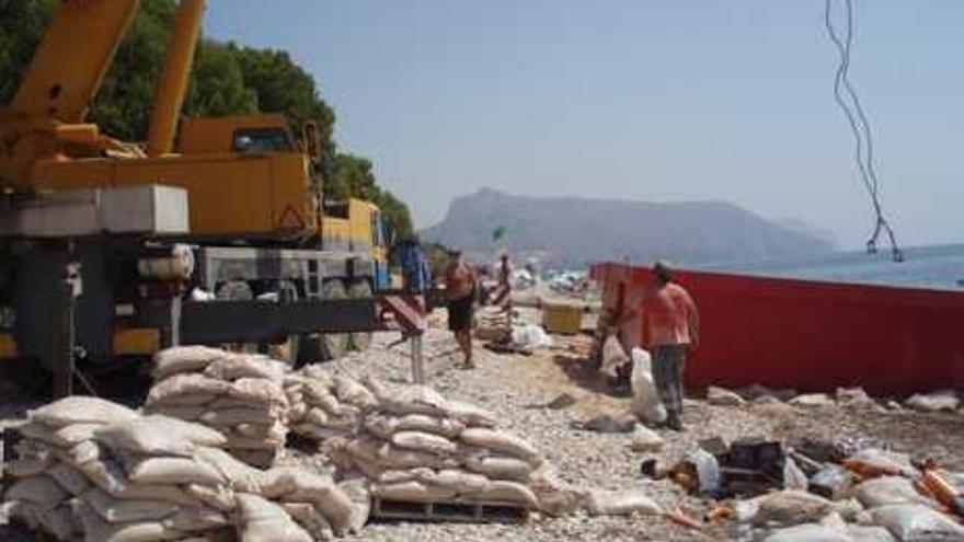 Preparativos del montaje del Castell de l&#039;Olla, ayer.