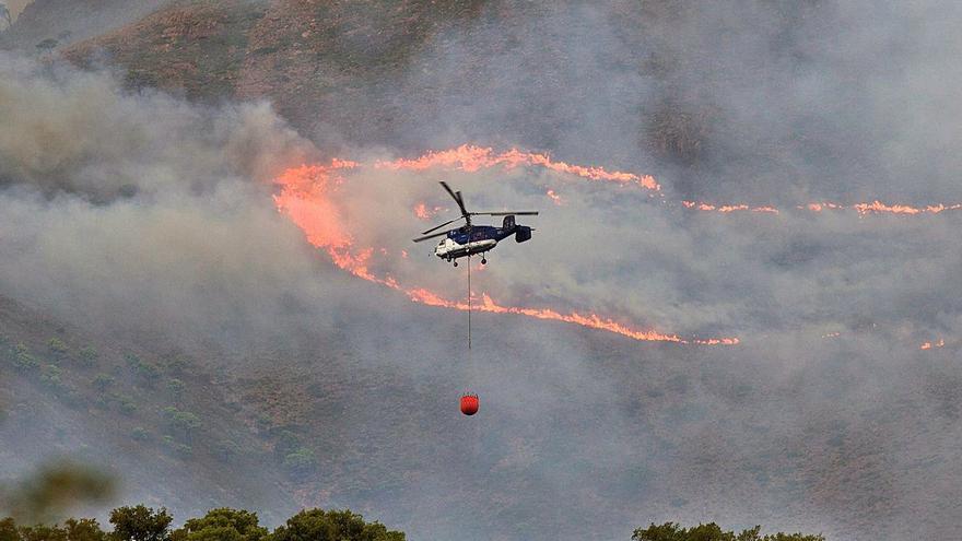 Dos bombers ferits mentre intentaven apagar el foc de Màlaga