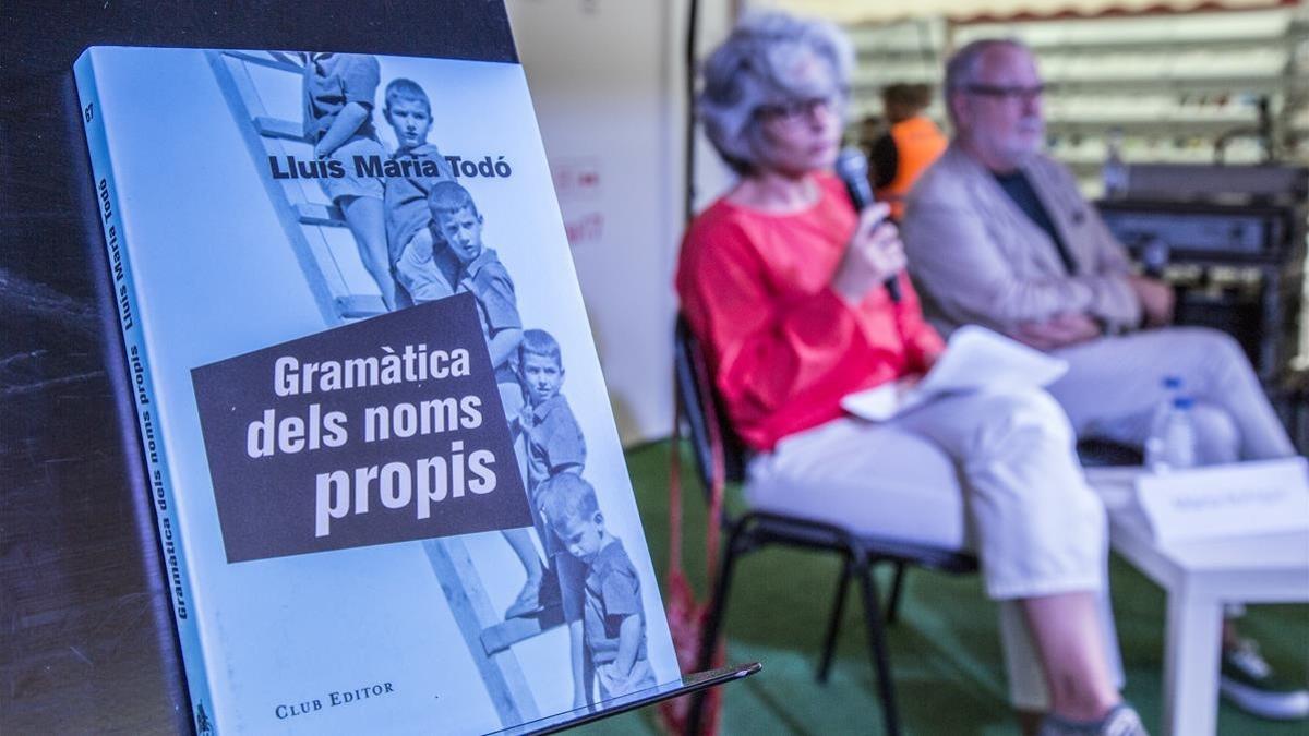 Presentación de 'Gramàtica dels noms propis', de Lluís Maria Todó, en la Setmana del Llibre en Català