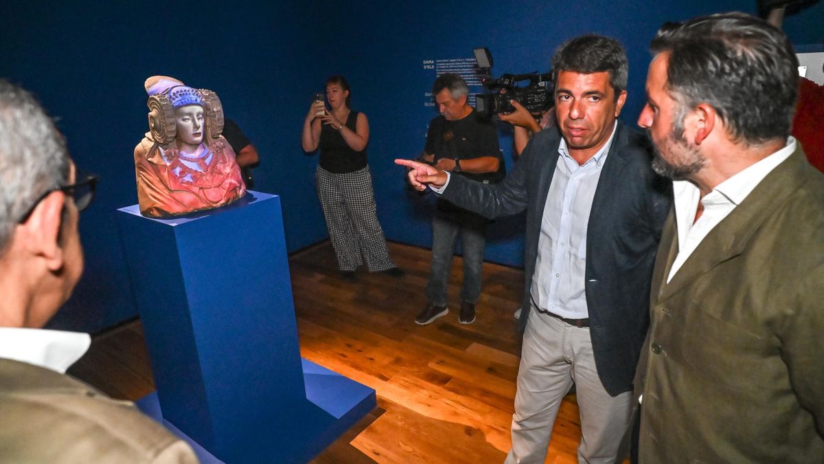 Carlos Mazón en Elche: "La Generalitat está más sola que la una con la  reconstrucción"