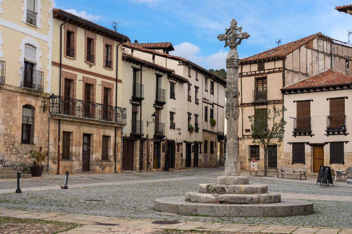 Casco antiguo del pueblo medieval de Covarrubias, Burgos.