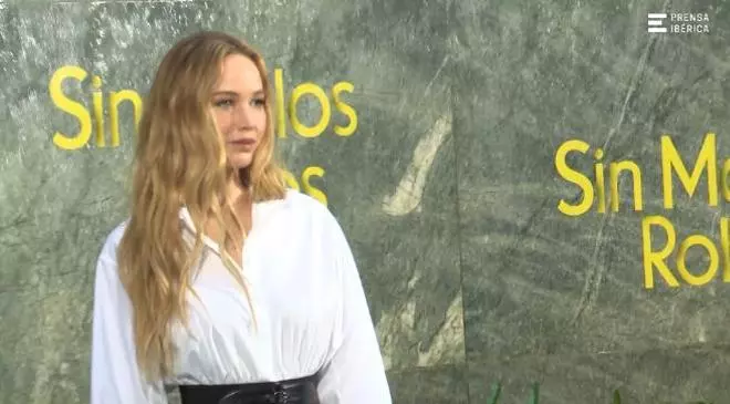 Jennifer Lawrence presume de elegancia en su visita a Madrid