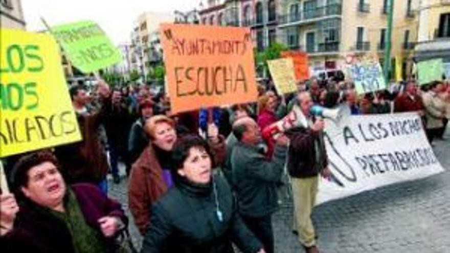 Valdebótoa protesta contra los nichos prefabricados ante el ayuntamiento