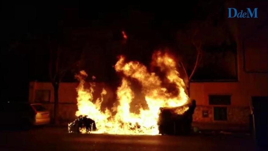 El pirómano de Palma quema varios contenedores en el barrio del Cas Capiscol