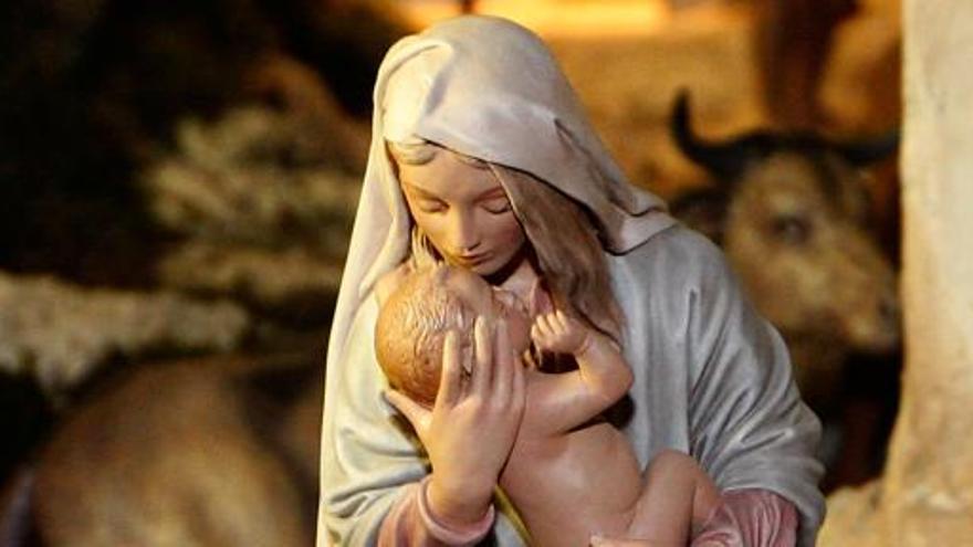 Figuras del niño Jesús y la Virgen en el belén de la catedral de 2009.