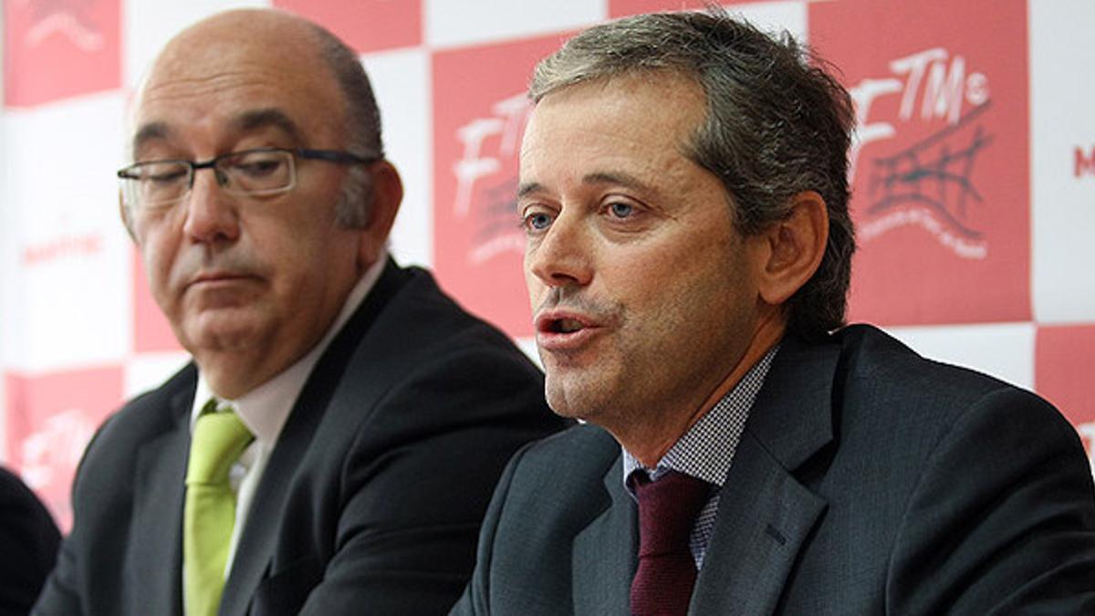 John Rigau (derecha), durante la rueda de prensa