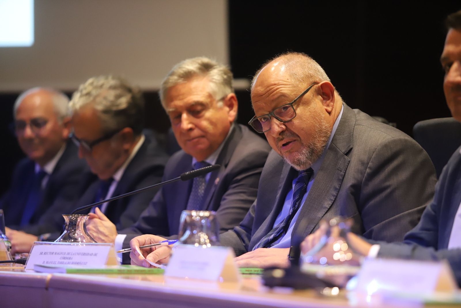 El presidente de la Audiencia presenta 'Los latidos del alma'