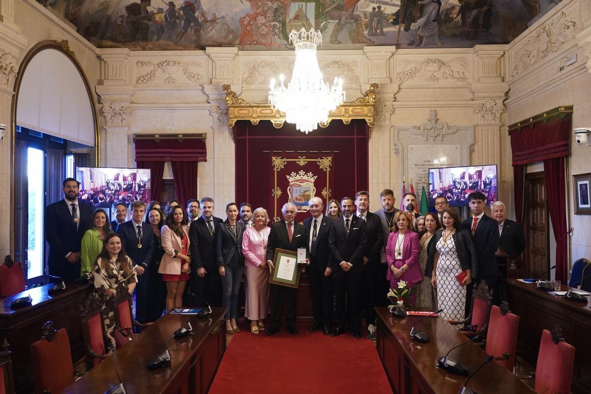 MLG 26-05-2025.-El alcalde de Málaga, Francisco de la Torre, preside el acto de entrega de la Medalla de la Ciudad y nombramiento de hijo predilecto al Ilustre Colegio Oficial de Médicos de la provincia de Málaga.