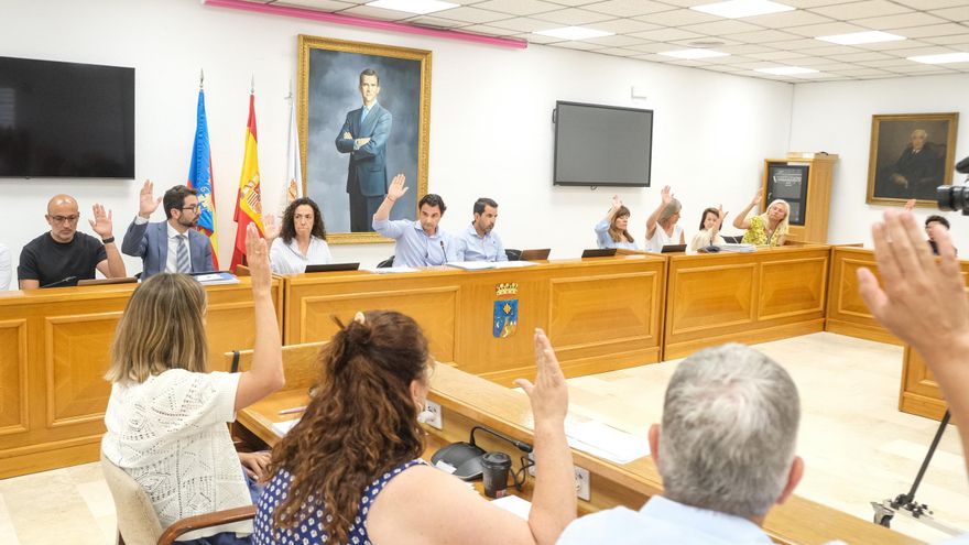 Llegan las rebajas al pleno de Torrevieja: tres minutos por intervención y tres preguntas y dos ruegos por grupo