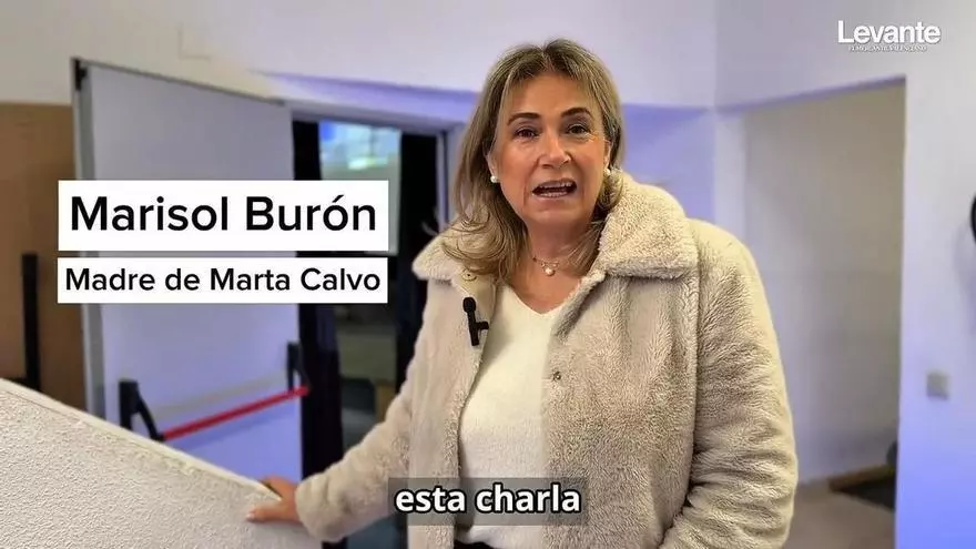 La madre de Marta Calvo imparte charlas al alumnado de ESO y Bachillerato para concienciarles sobre la utilidad de la geolocalización
