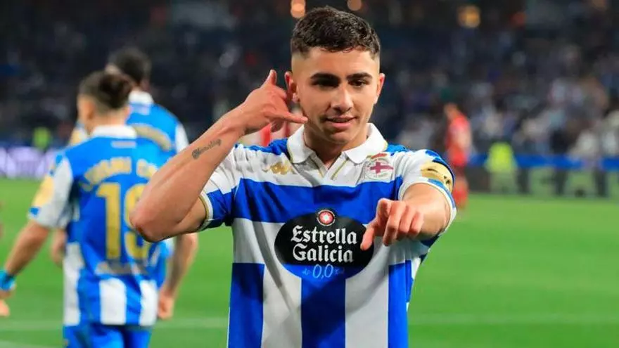 Yeremay dejó clavado al portero en la linea de cal tras clavar el penalti