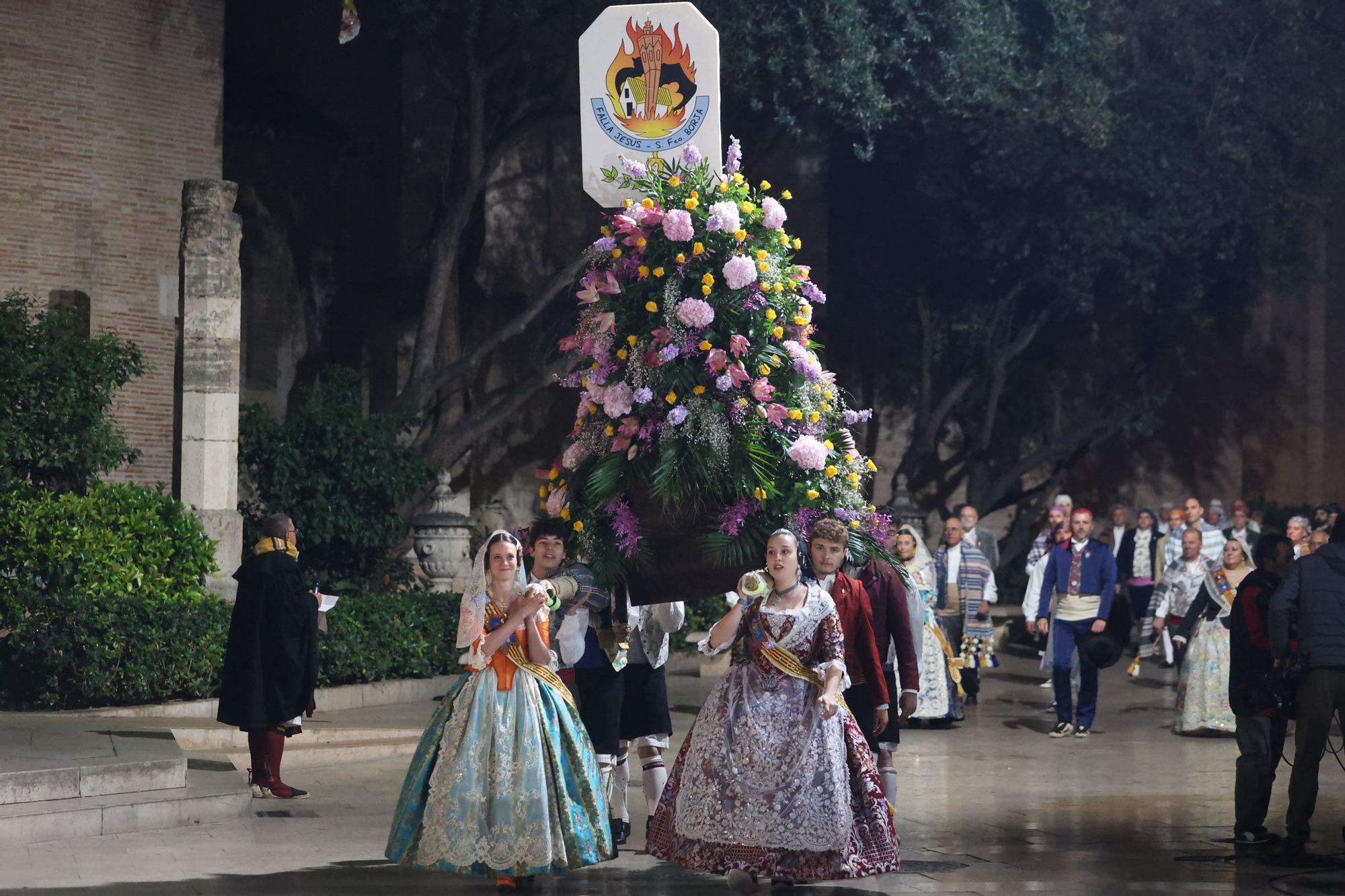 Búscate en el primer día de la Ofrenda en la calle San Vicente entre las 23 y las 24 horas