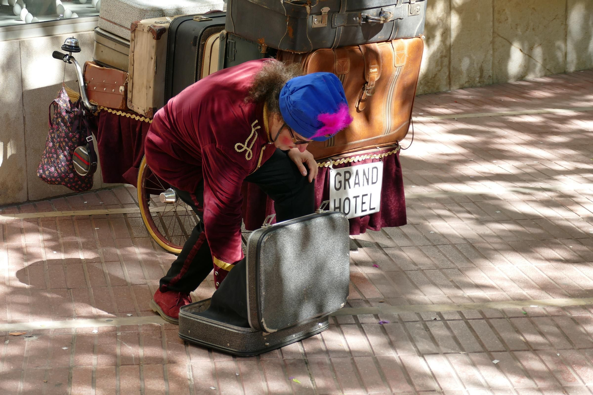 La màgia s'escampa pels carrers i les places de Figueres