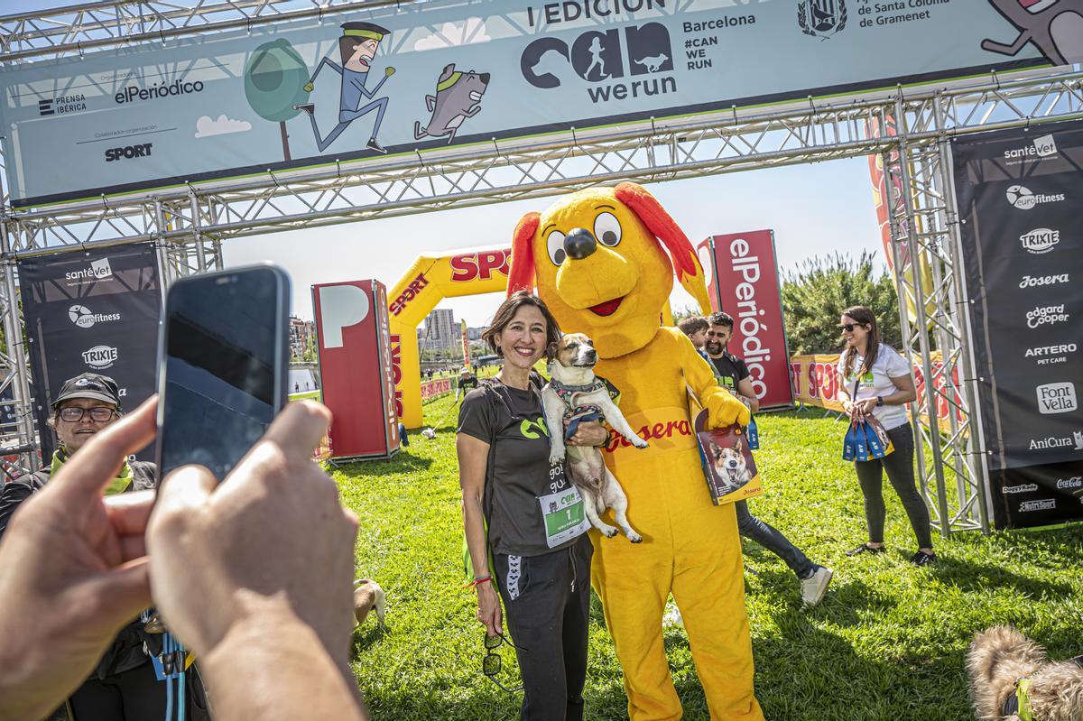 CAN WE RUN BARCELONA. La carrera organizada por Prensa Ibérica y El Periódico de Catalunya con la colaboración de Sport ,  donde las personas y sus mascotas perrunas corren en familia