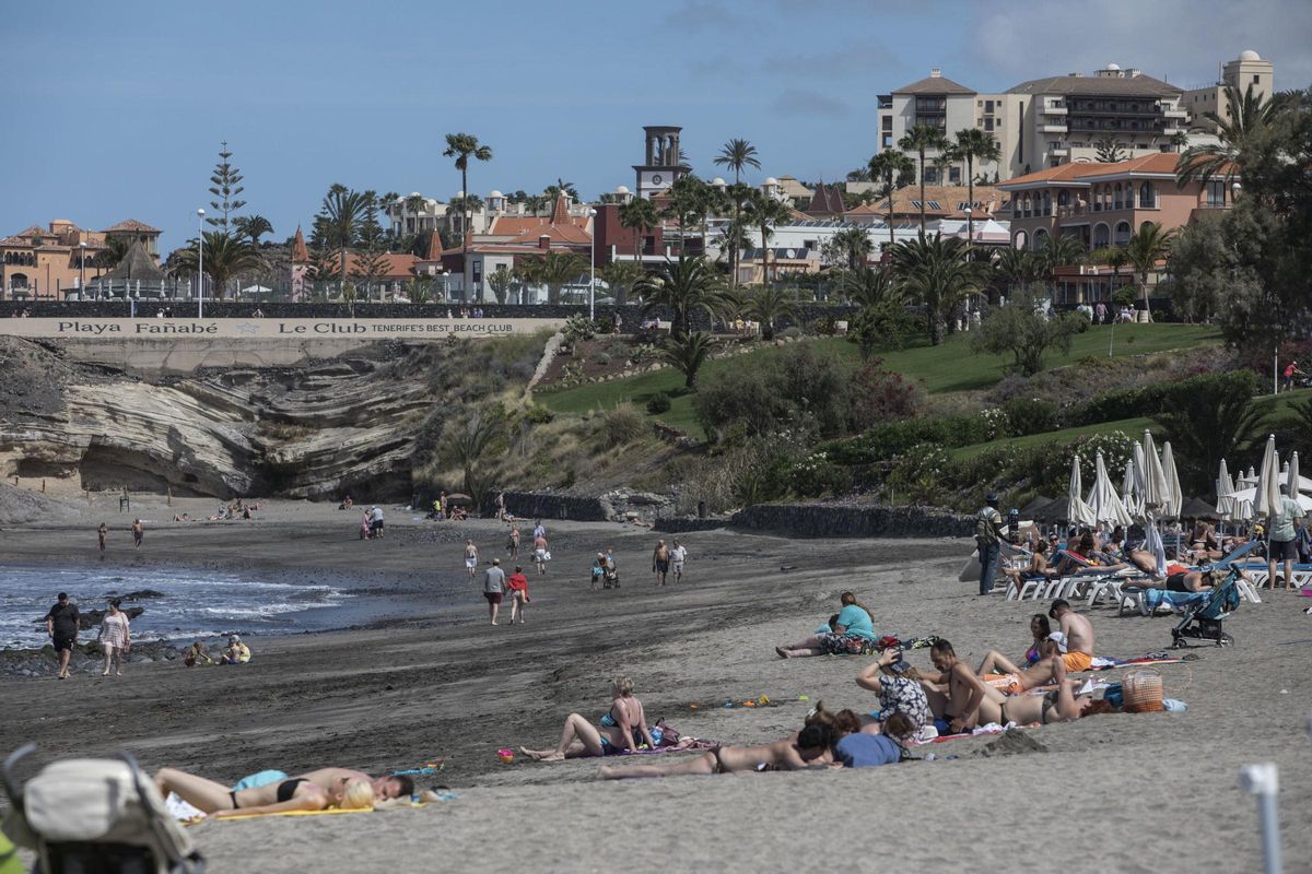 Fañabé Beach.