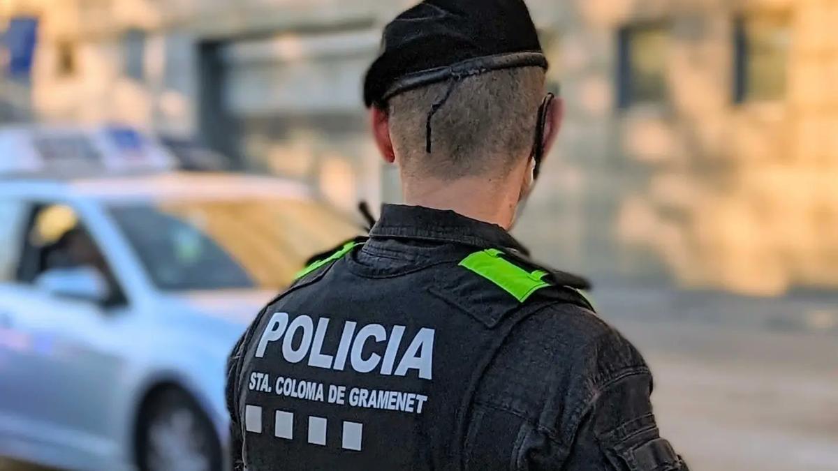 Un agente de la policía colomense