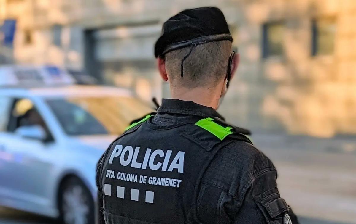 Un agente de la policía colomense