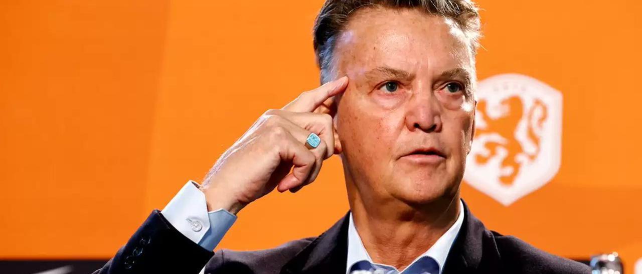 Louis Van Gaal en rueda de prensa como seleccionador de Países Bajos