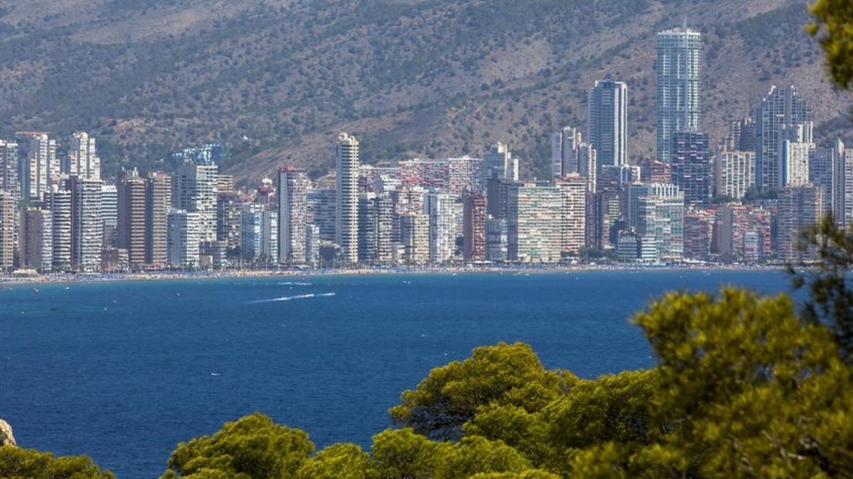 Hoteles y apartamentos en la playa de Benidorm (Alicante).