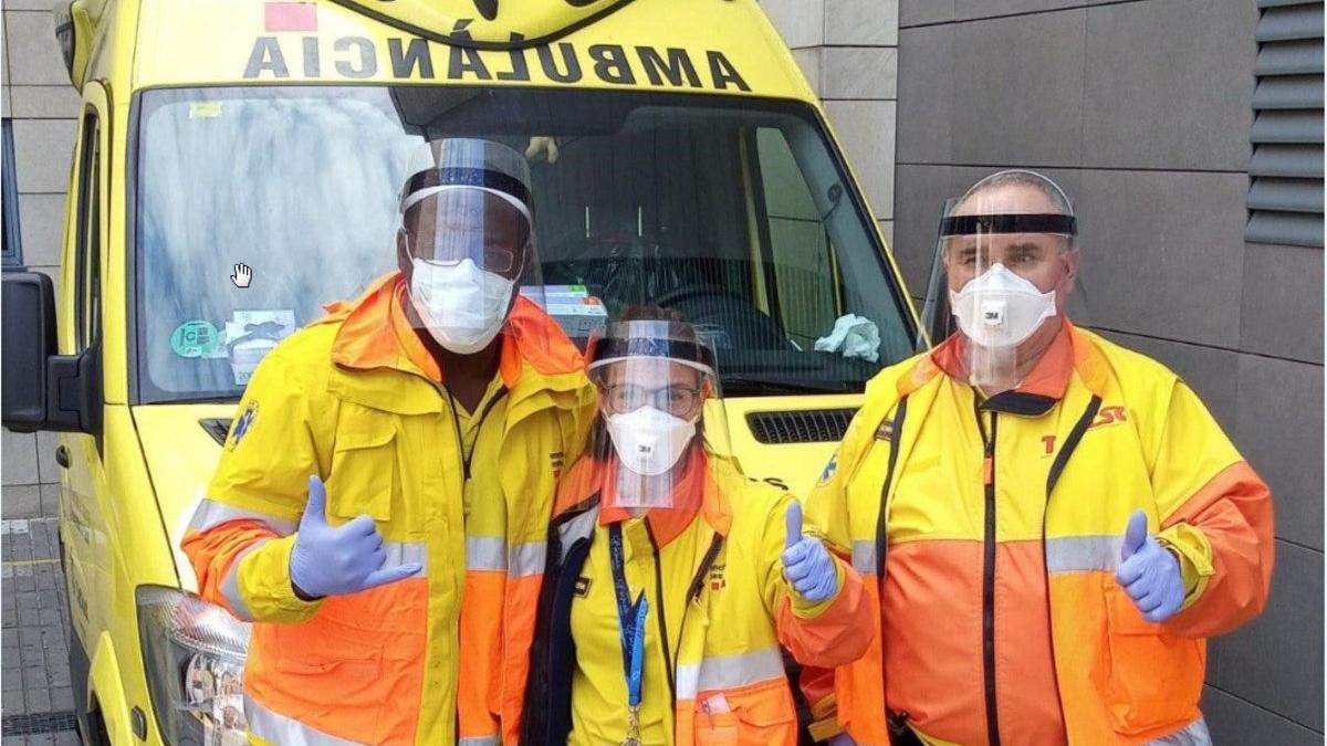 conductores-de-ambulancia-con-las-viseras-protectoras-que-fabrica-libreguard
