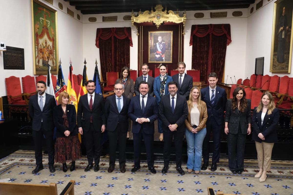 Los miembros de los equipos de gobierno de Alicante y Elche que han participado en la reunión