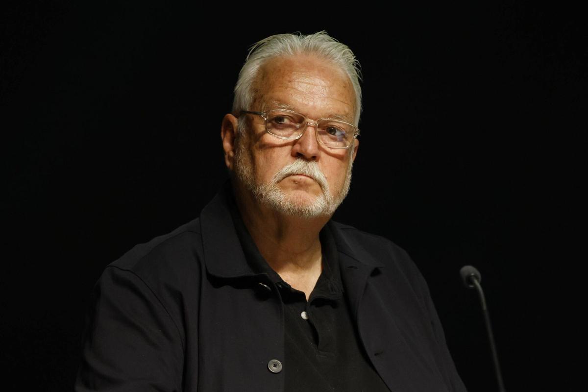 Girona. Auditori Irla. Presentacio de la novel·la "La darrera paraula" de Toni Strubell.