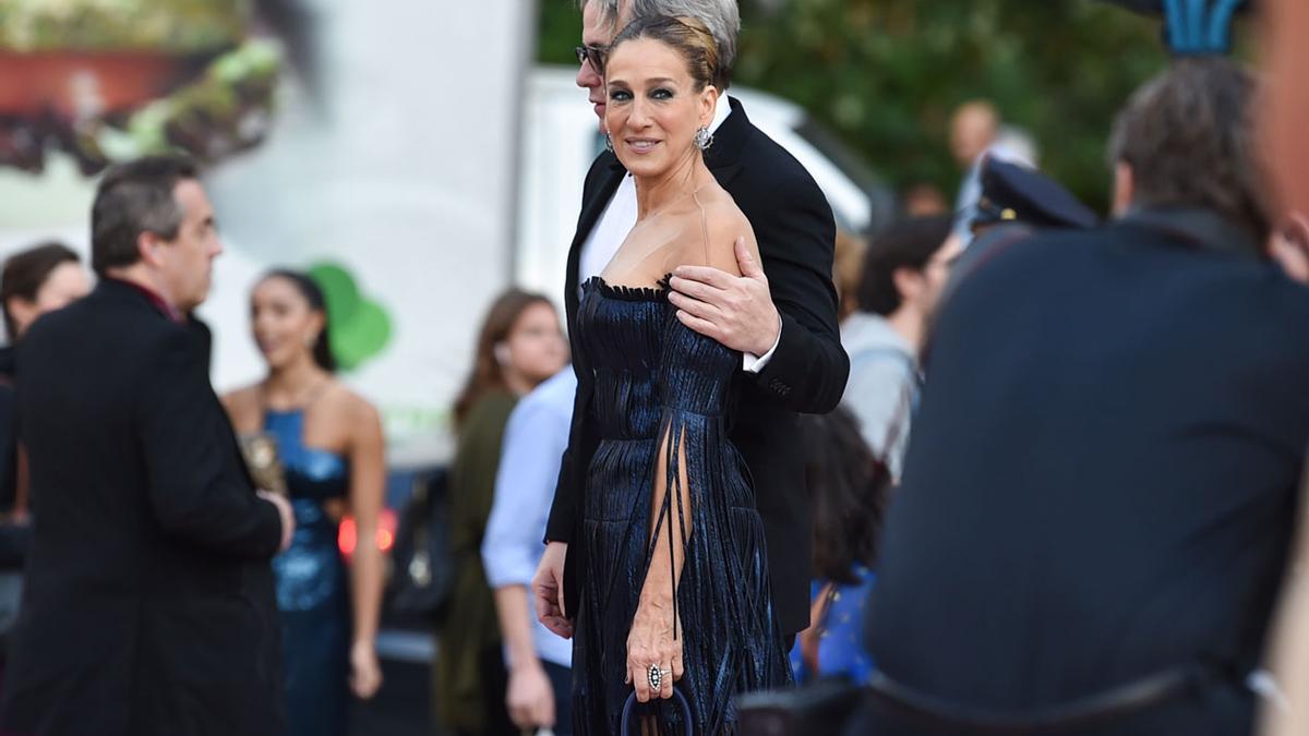 Sarah Jessica Parker triunfa en Nueva York con vestido de Monse