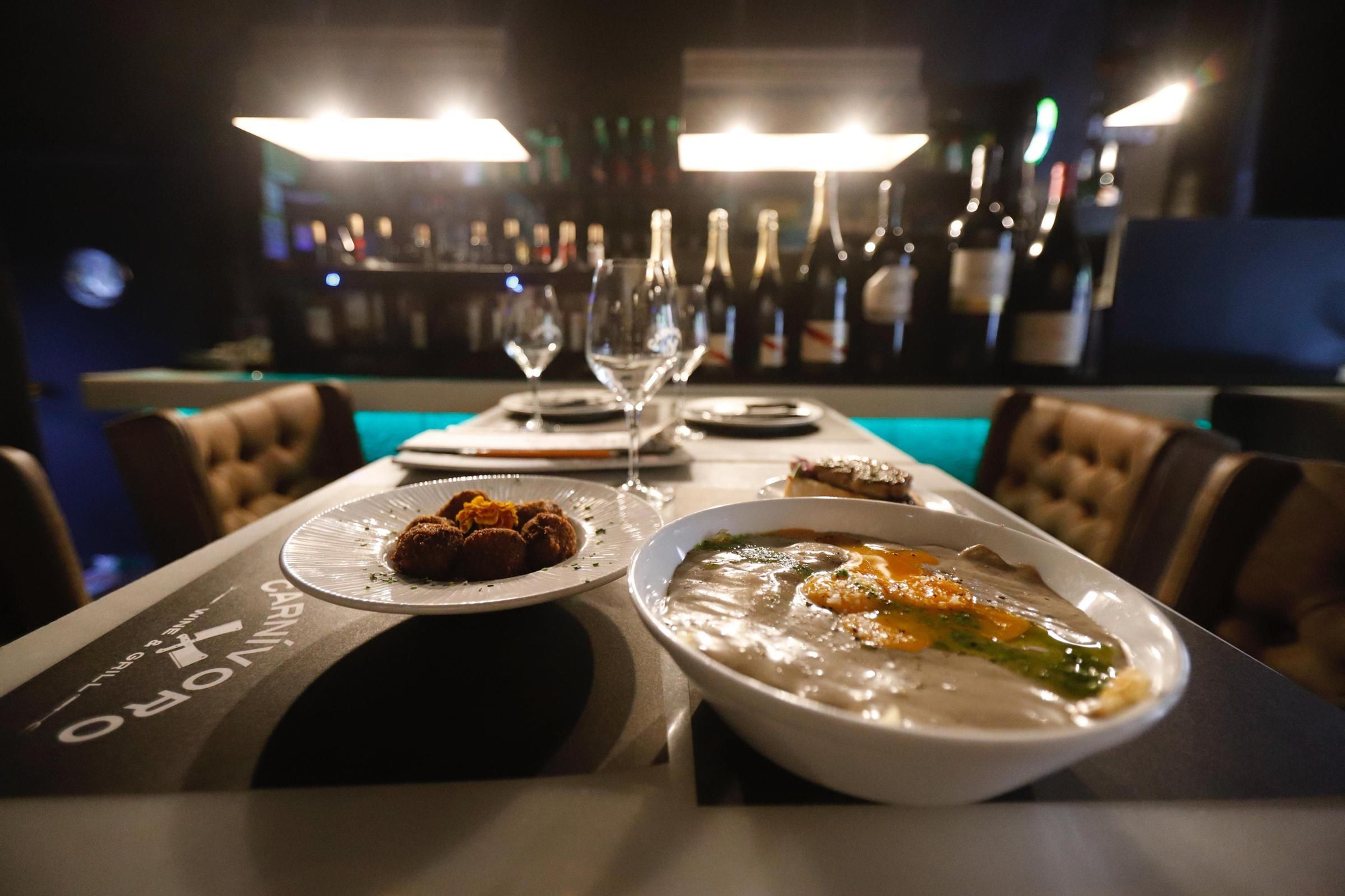 En imagenes | Carnívoro, el restaurante con los mejores huevos rotos de Zaragoza: “Nos hace especiales, más que la carne”