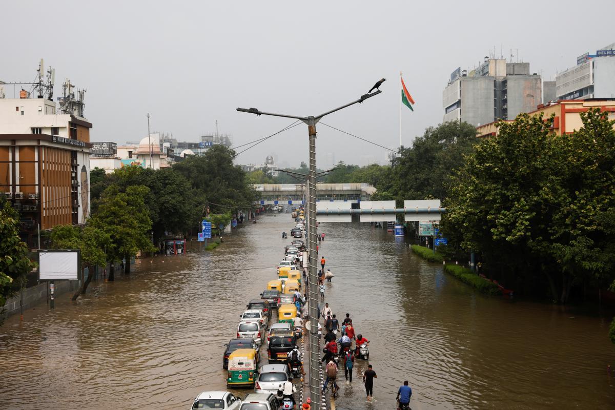 El río Yamuna se ha desbordado debido a las lluvias monzónicas en Nueva Delhi.