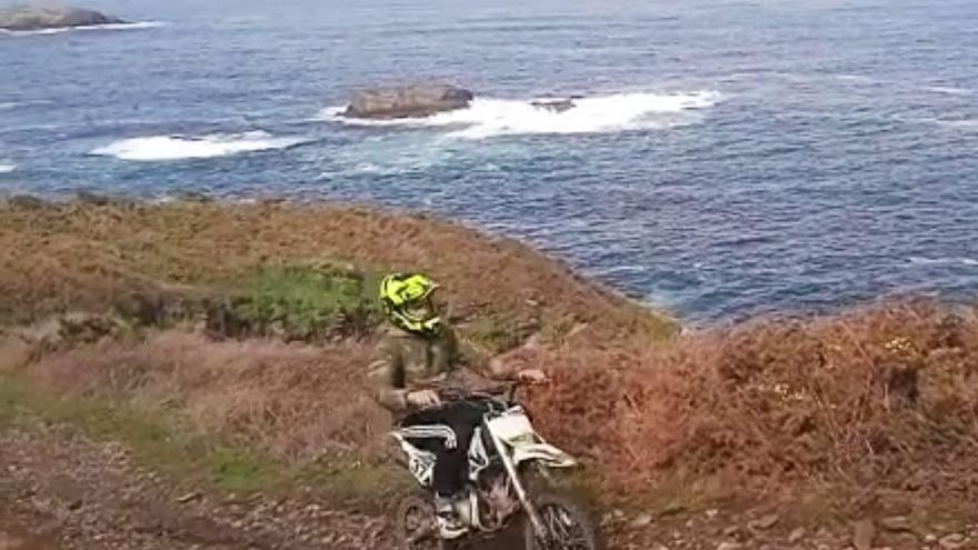Motocross por el Monumento Natural y Zona de Especial Protección de Costa de Dexo