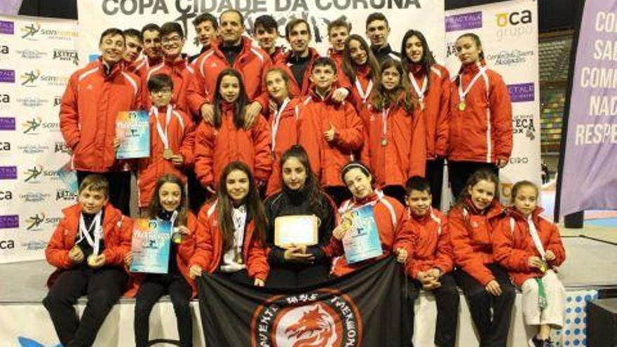 Miembros del club de Benavente de Taekwondo