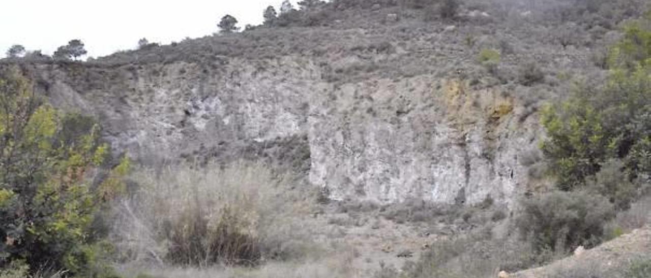 Cantera de yeso al aire libre situada en Montroi y explotada para la fábrica de Montserrat.