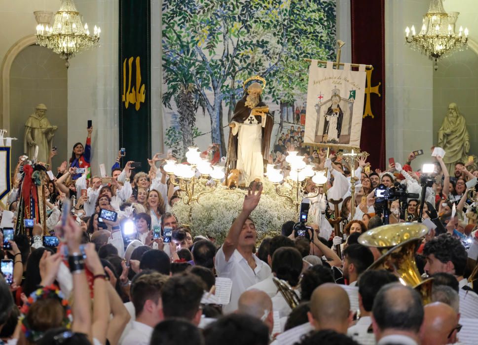 Traslado del santo en los Moros y Cristianos de Elda