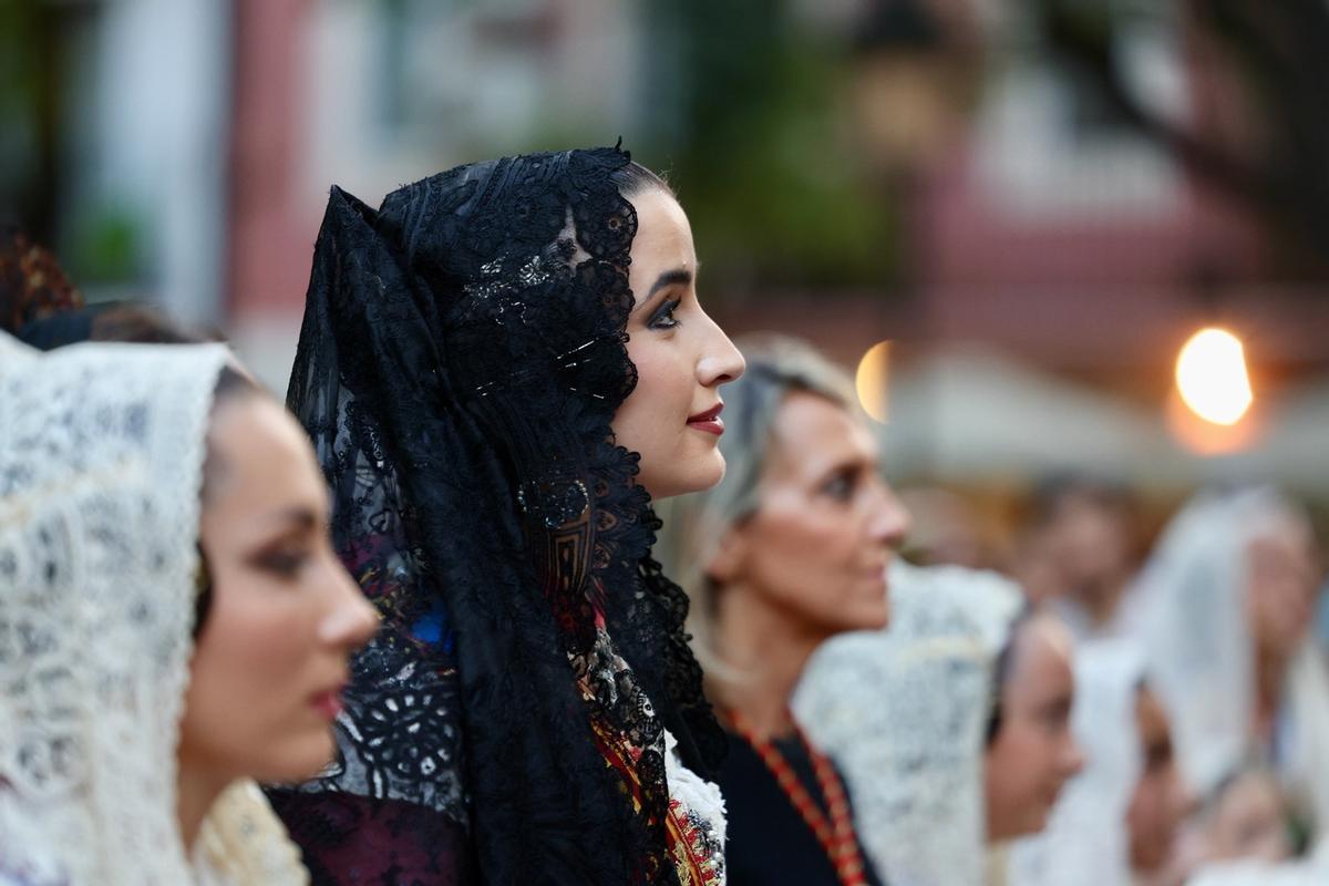 El barrio del Carmen saca en procesión a su patrona