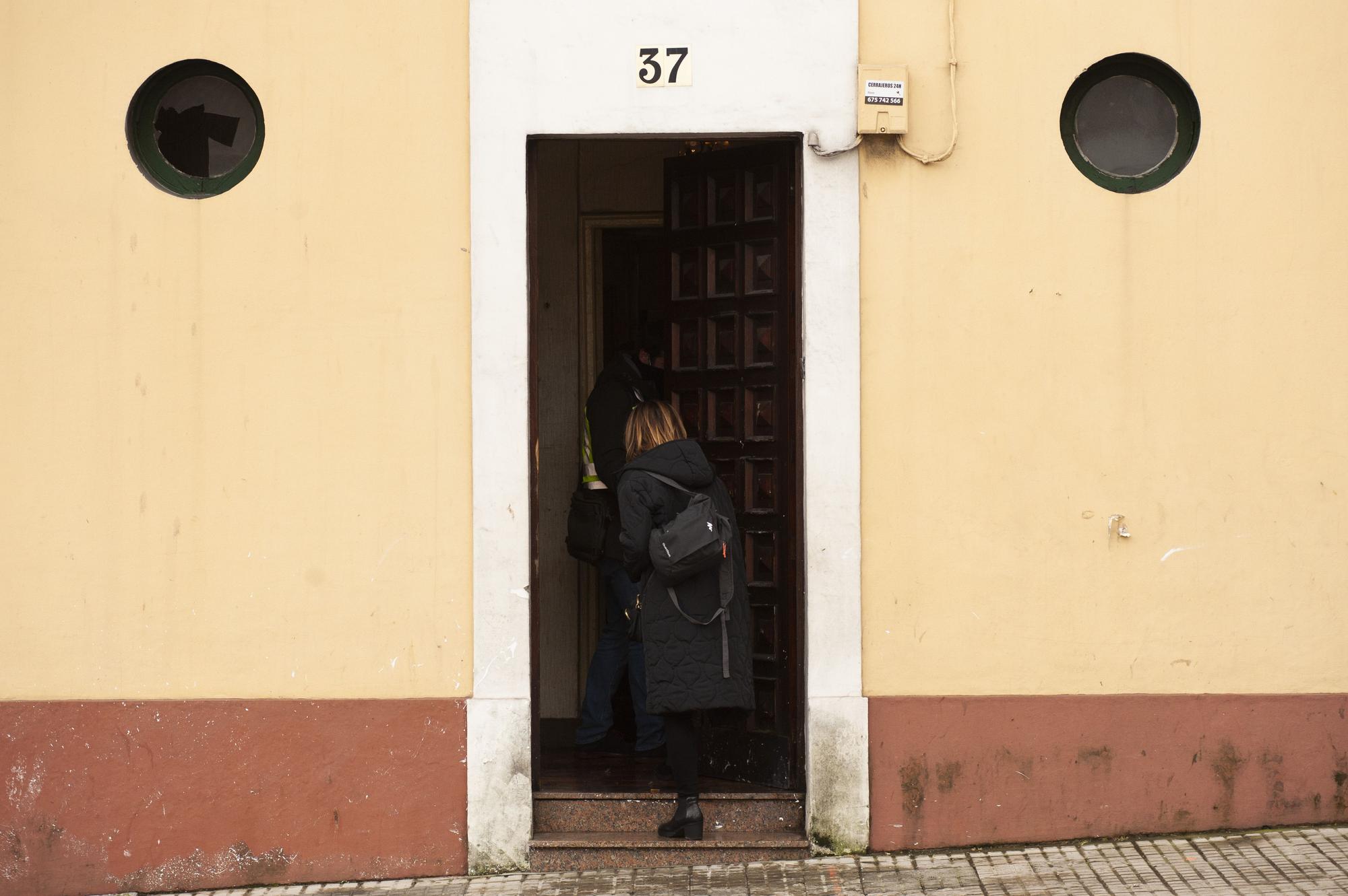 Desalojo de la casa donde un ocupa dio un machetazo en la cabeza a otro