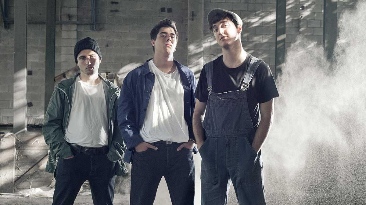 Carchu, Pirola y Petrowski forman la banda de rap Ezetaerre.