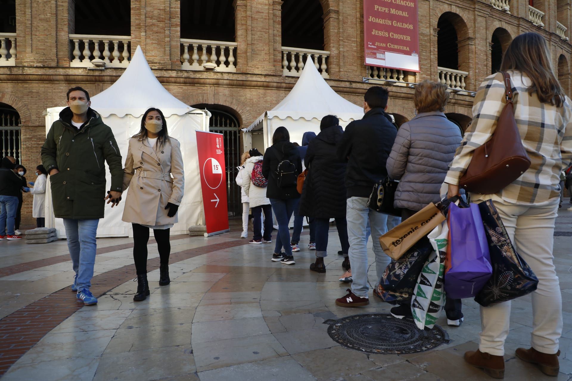 Cientos de personas se vacunan en València tras el anuncio del pasaporte covid