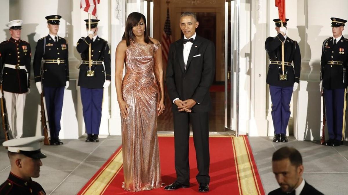 Michelle Obama luce espectacular con un Versace en la última cena de Estado