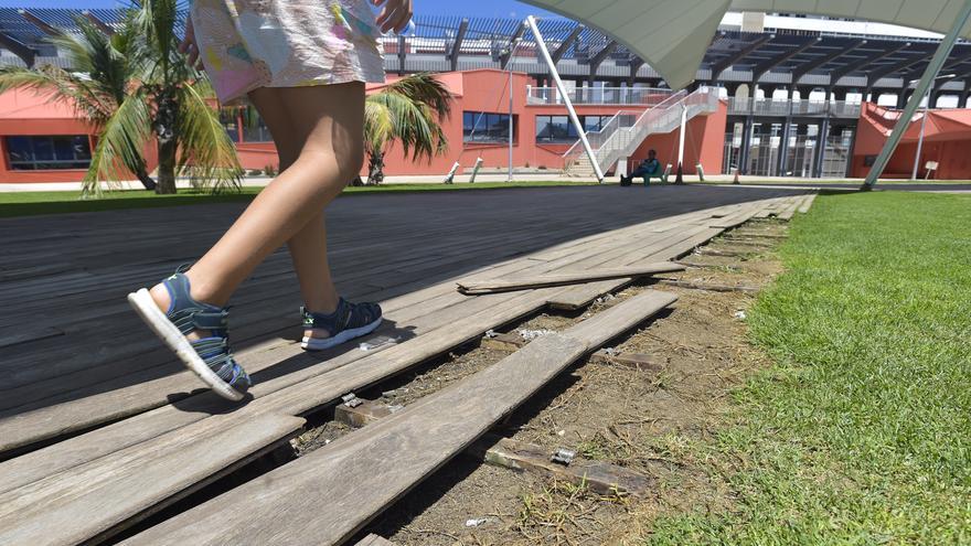 Mal estado del parque del Estadio Insular