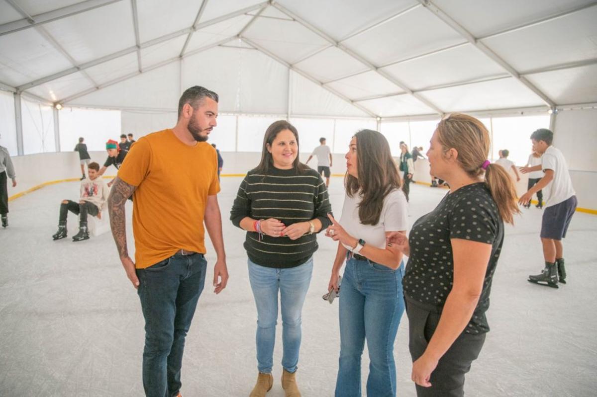 El Ayuntamiento de Tuineje inauguró ayer la pista de patinaje sobre hielo