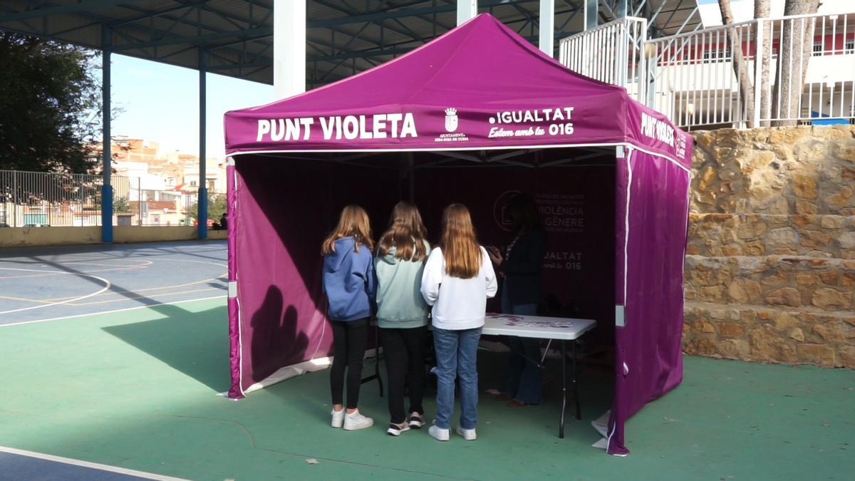 Punto violeta en uno de los institutos de Riba-roja de Túria.