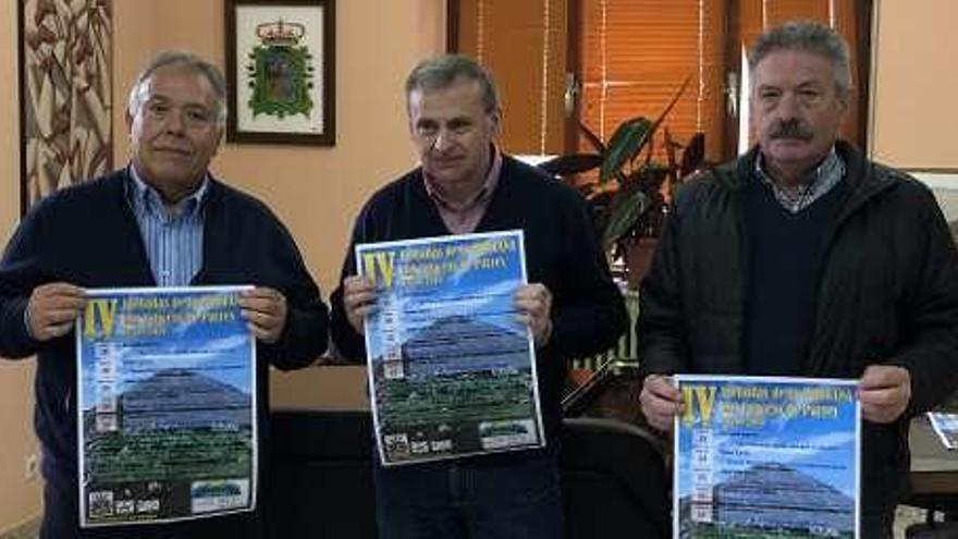 Pedro Llera, Emilio García Longo y Óscar Labra, en la presentación de las IV Jornadas de la Montaña de Parres.