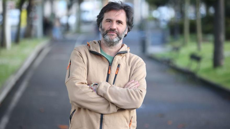 Antón Boedo, director deportivo del Liceo, posa en los Jardines de Méndez Núñez.