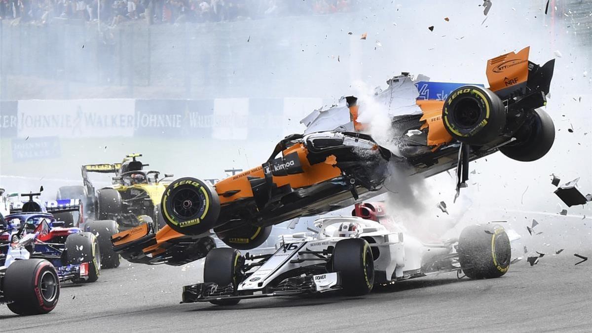 Alonso se ve envuelto en un accidente junto a Leclerc en el GP de Bélgica