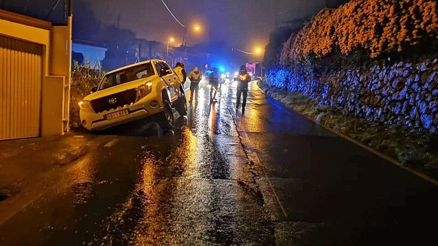 Una imagen del último accidente que se produjo en la calle El Sol, en El Rosario.