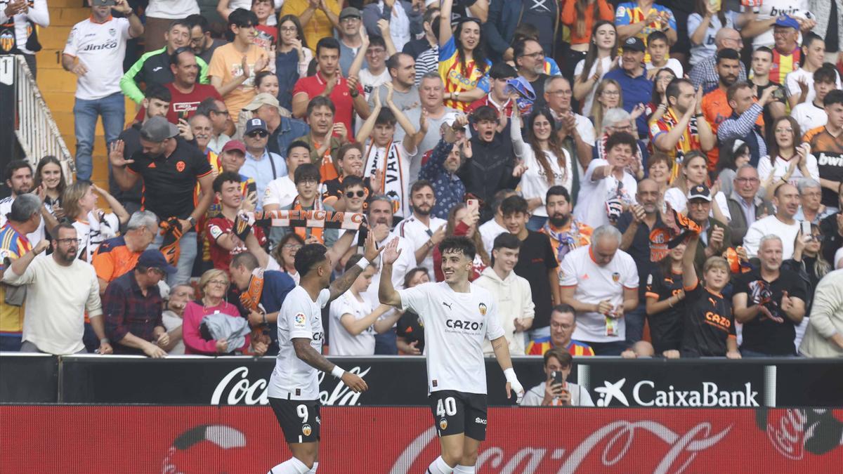 Un gol desesperado de Samu Lino en el descuento da un punto de oro para el Valencia, que se jugará la salvación ante el Betis con dos puntos de ventaja