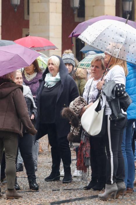 Emotivo minuto de silencio en Gijón por Paz Fernández