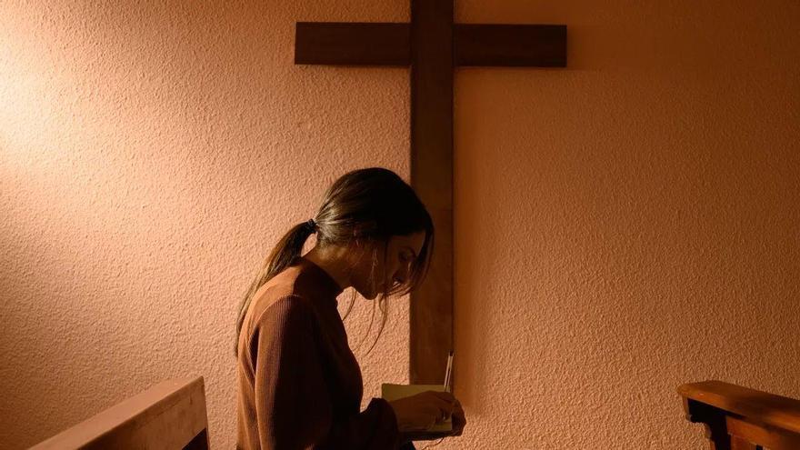 Radiografía del cuerpo y el alma de la Iglesia valenciana: pierde practicantes y gana competencia